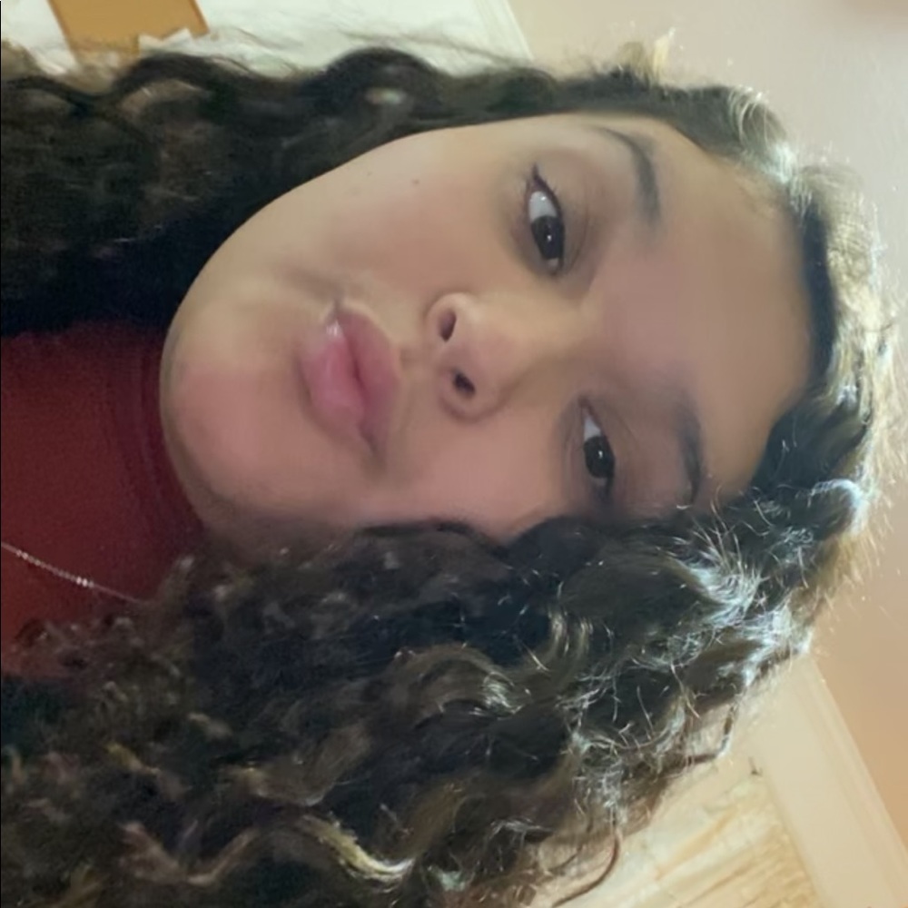 Meet your Posher, Esmeralda